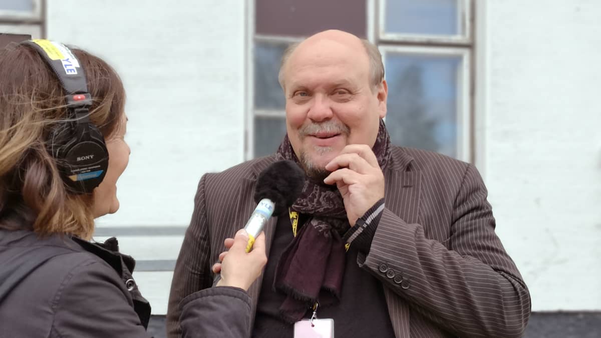 Hannu-Pekka Björkman Mia Sivulan haastattelussa Sodankylän elokuvajuhlilla 2019.
