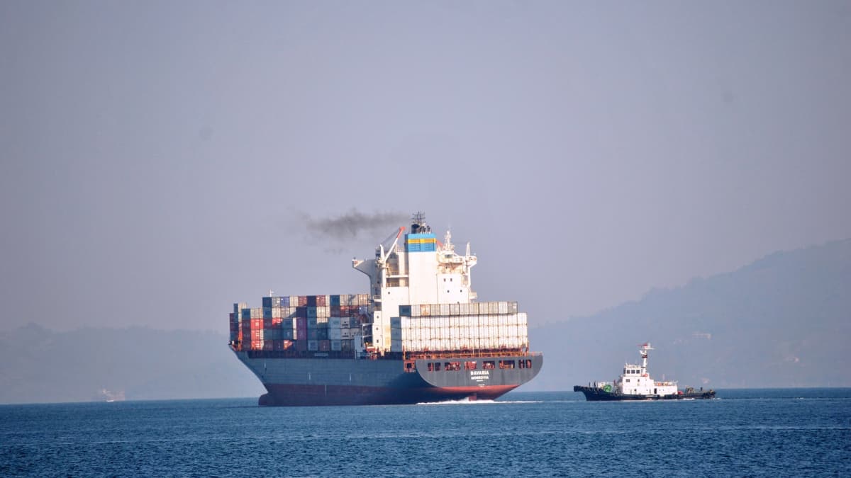 Rahtialus MV Bavaria kuljetti vuosikausia Filippiinien satamissa muhineita jätteitä takaisin Kanadaan.