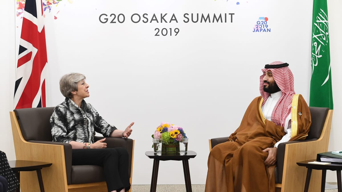 Britannian pääministeri Theresa May tapasi Saudi-Arabian kruununprinssin Muhammed bin Salmanin G20-kokouksessa Japanin Osakassa lauantaina.