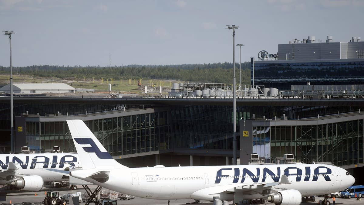Finnairin matkustajakoneita Helsinki-Vantaan lentoasemalla Vantaalla 