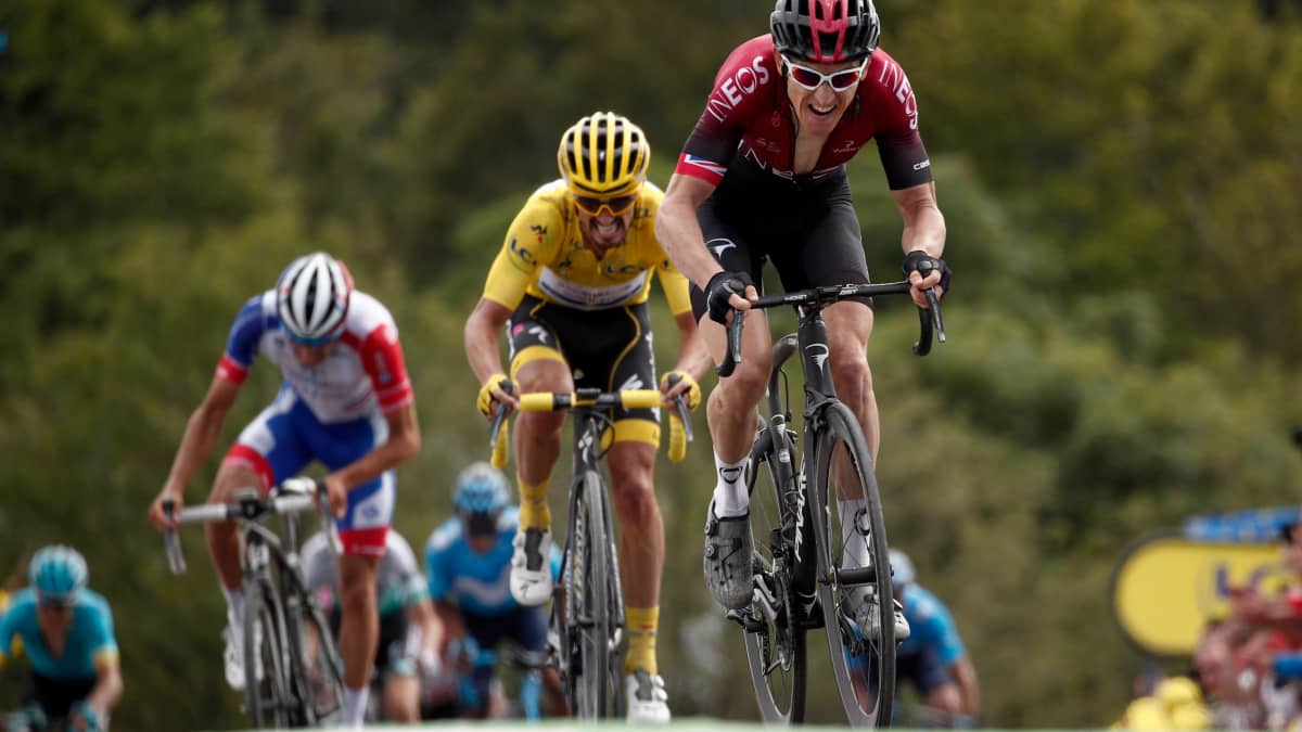 Geraint Thomas (oik.), Julian Alaphilippe (kesk.) ja Thibaut Pinot La Planche des Belles Filles'n loppunousussa Ranskan ympäriajossa 2019.