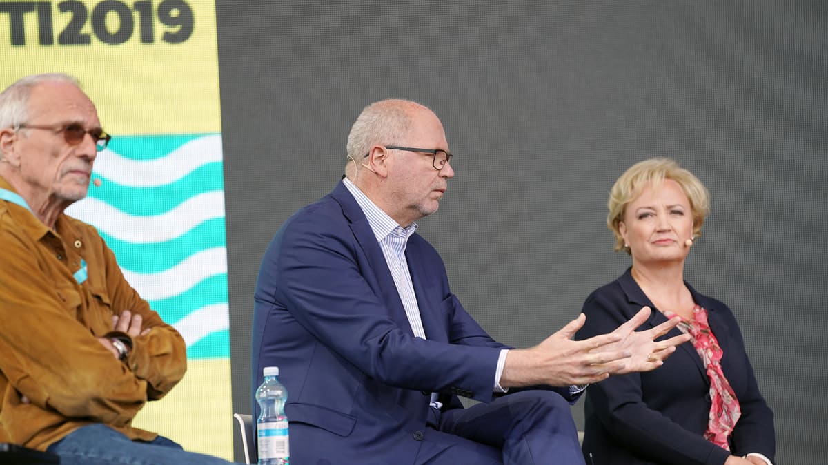 Nils Torvalds, Eero Heinäluoma ja Elsi Katainen Pointti-tapahtuman keskustelussa.
