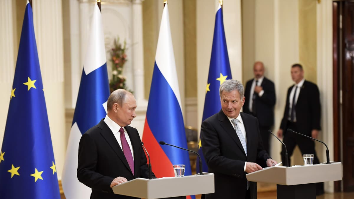 Presidentit Putin ja Niinistö tiedotustilaisuudessa Presidentinlinnassa.