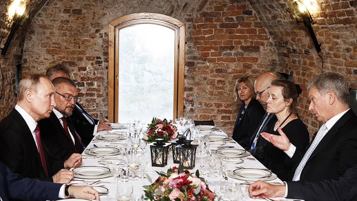 Presidentit illallisella Suomenlinnassa