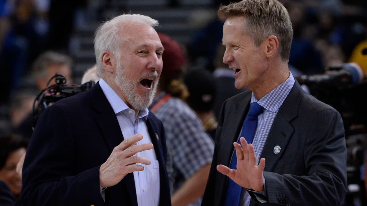 Steve Kerr (oik.) voitti Gregg Popovichin (vas.) alaisuudessa mestaruuden vuonna 2003. Nykyisin Kerr valmentaa Golden State Warriorsia.