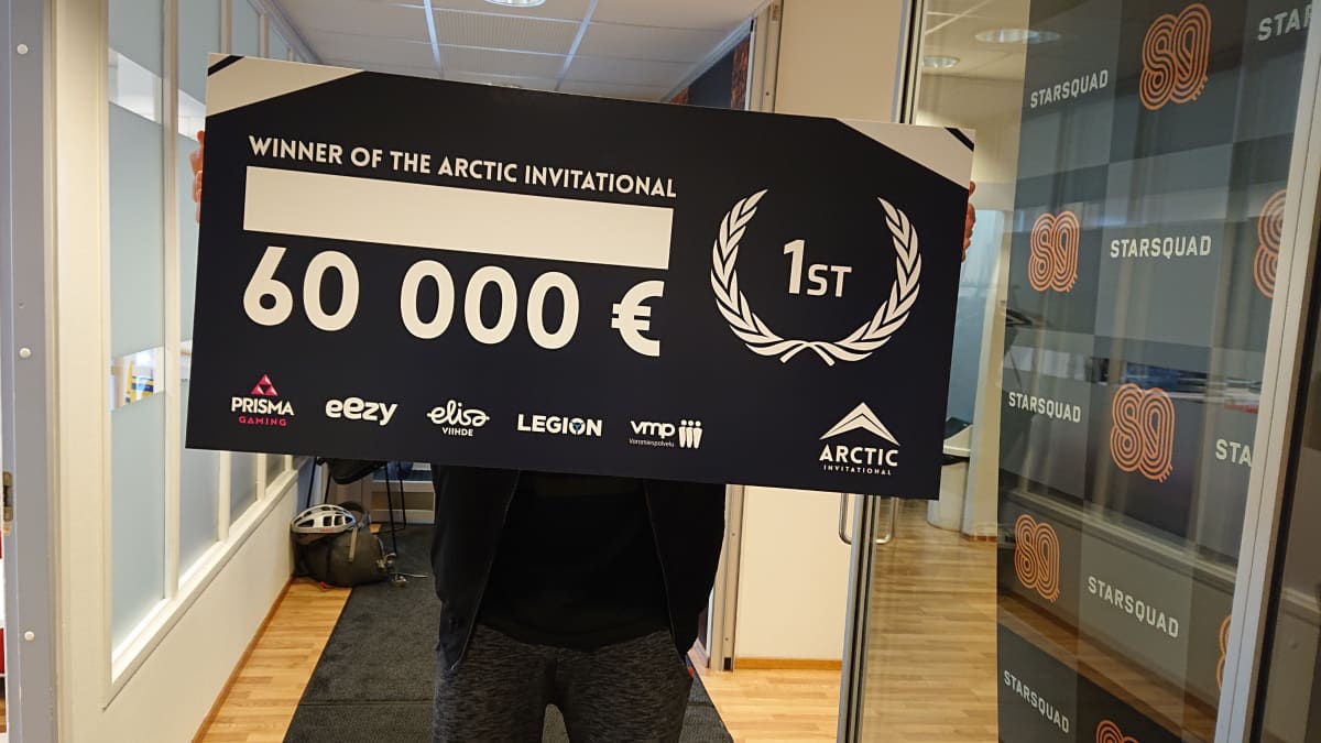 Arctic Invitationalin palkintoshekki.
