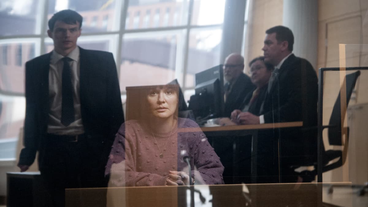 Elokuvan "Tottumiskysymys" lehdistökuva - kuvassa Aleksi (Johannes Holopainen) sekä Niina (Lotta Kaihua).