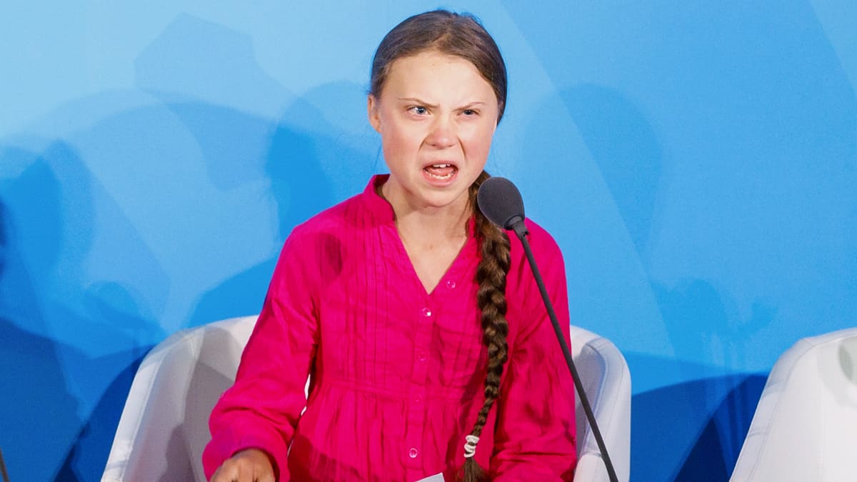 Greta Thunberg puhuu.