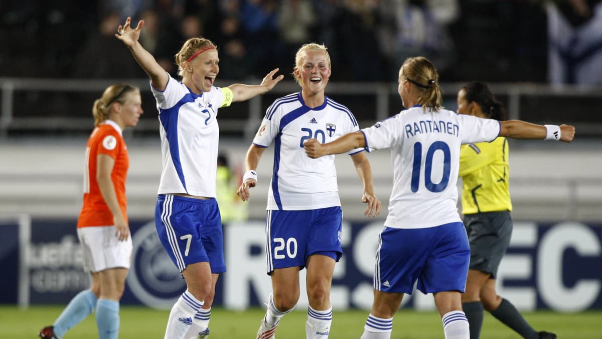 Anne Mäkinen, Annica Sjölund ja Anna-Kaisa Rantanen kuuluivat Helmareiden edellisen sukupolven huippupelaajiin.