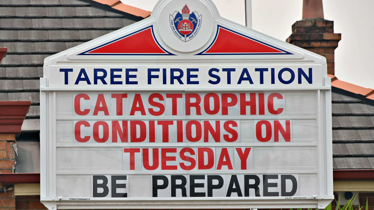 Tareen paloaseman kyltissä varoitettiin äärimmäisen huonoista sääolosuhteista ja tulipaloista punaisin kirjaimin.