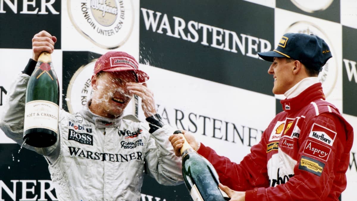 Mika Häkkinen kukisti Michael Schumacherin tiukassa F1-mestaruustaistossa kaudella 1998.
