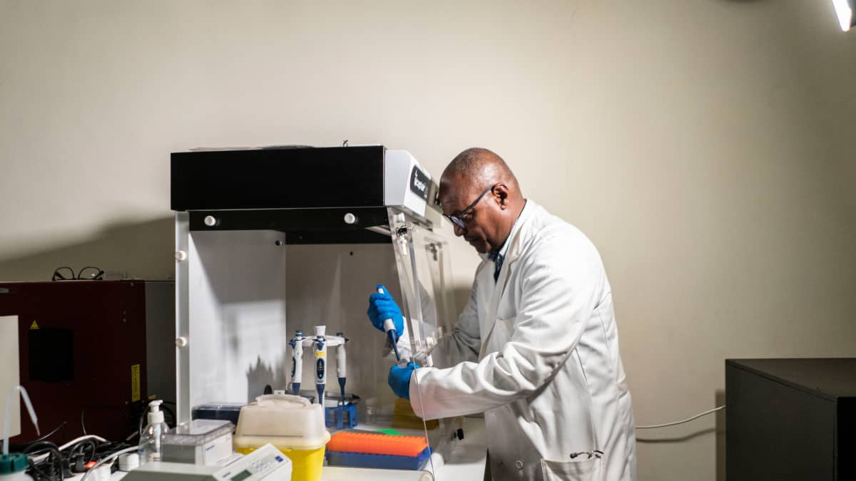 Zewdu laboratorisossaan