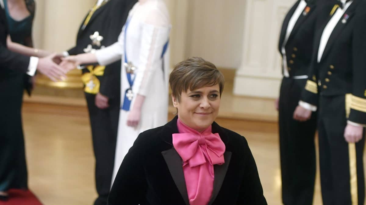 Silvia Modig on juhlinut jo vuosia samassa puvussa.