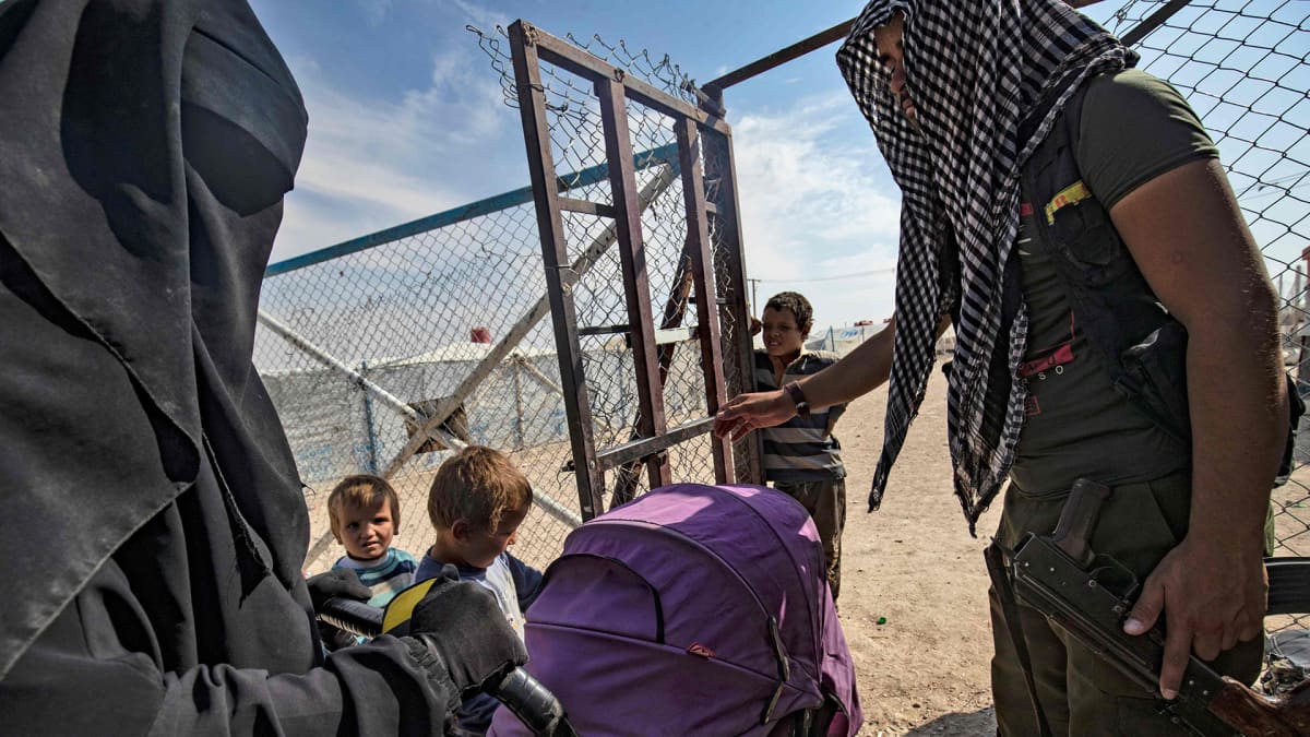 Naisia ja lapsia Al-Hol leirillä.