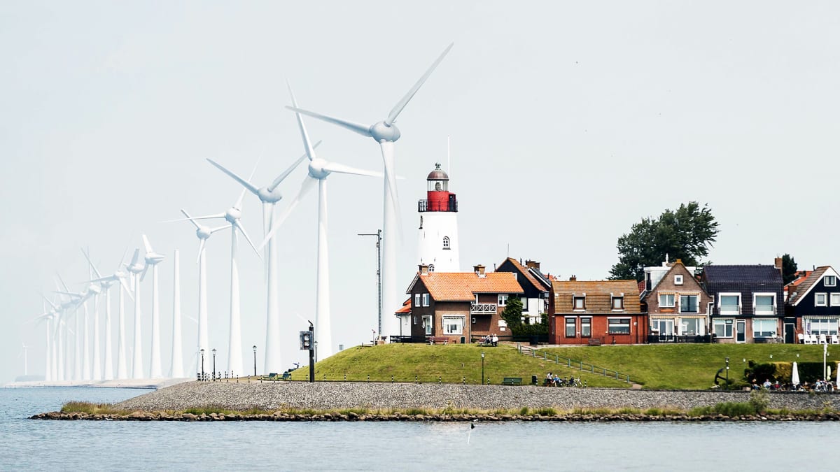 Tuulivoimapuisto Westermeerwindissä Hollannin rannikolla.