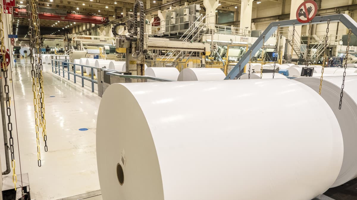 Stora Enso Oulun paperitehtaan puoli.
