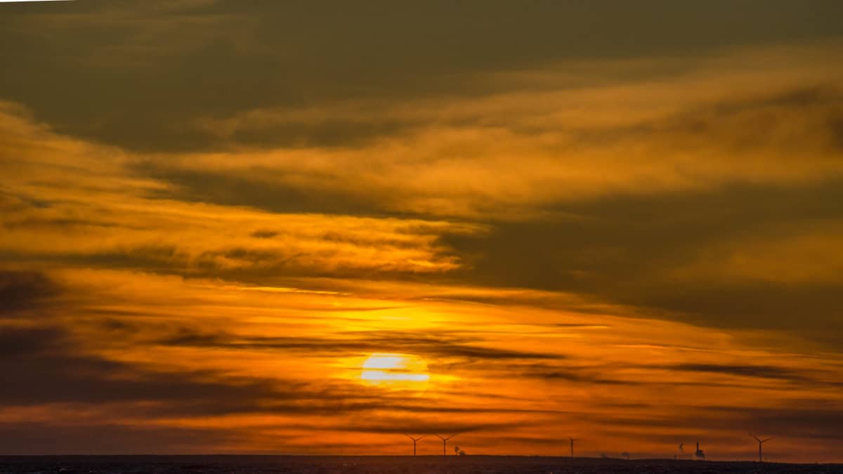 Auringonlasku merellä. Kuvauspaikka: Lohtaja,Ohtakari