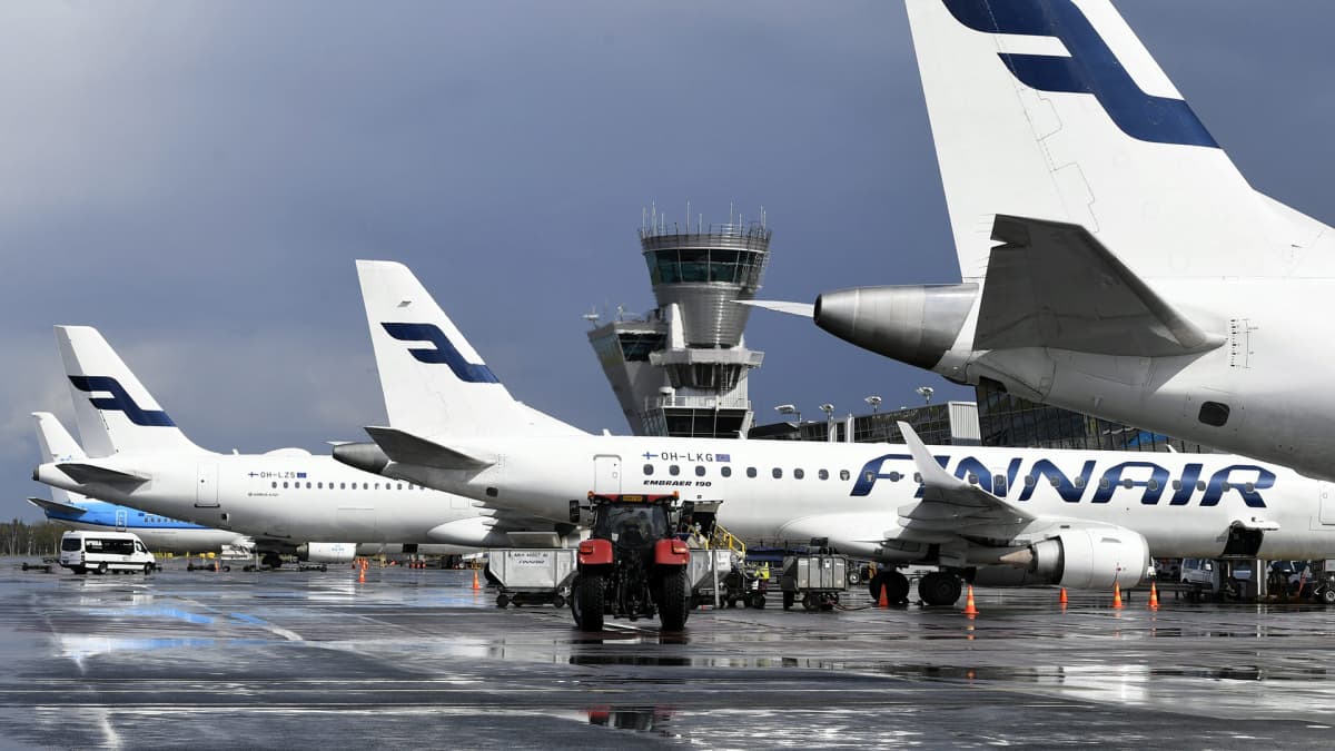 Finnairin lentokoneita Helsinki-Vantaan lentokentällä
