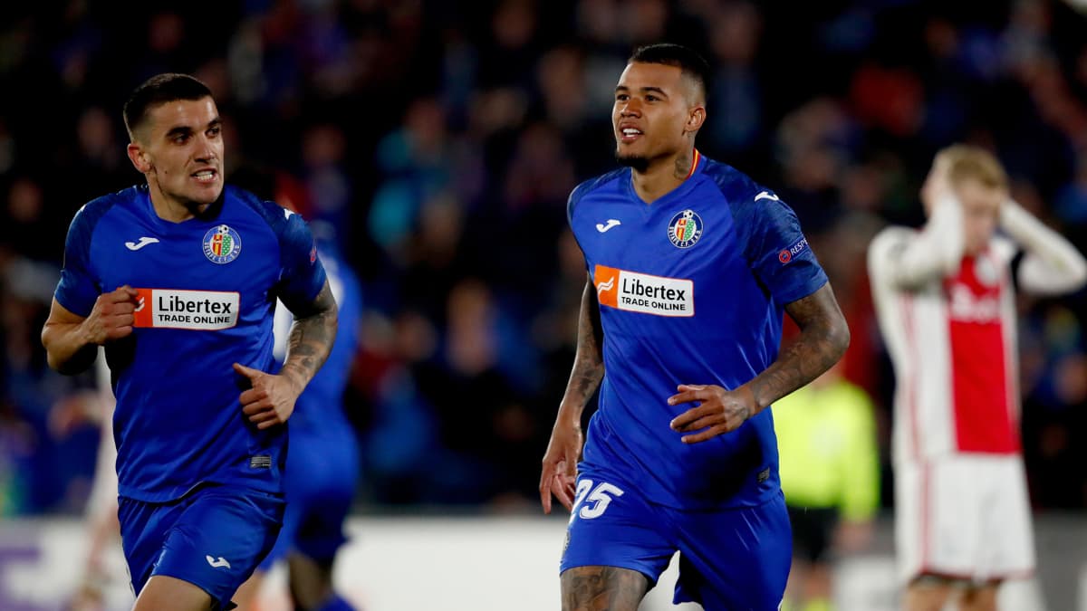 Getafen Kenedy juhlii 2-0-maaliaan Ajaxin verkkoon. 