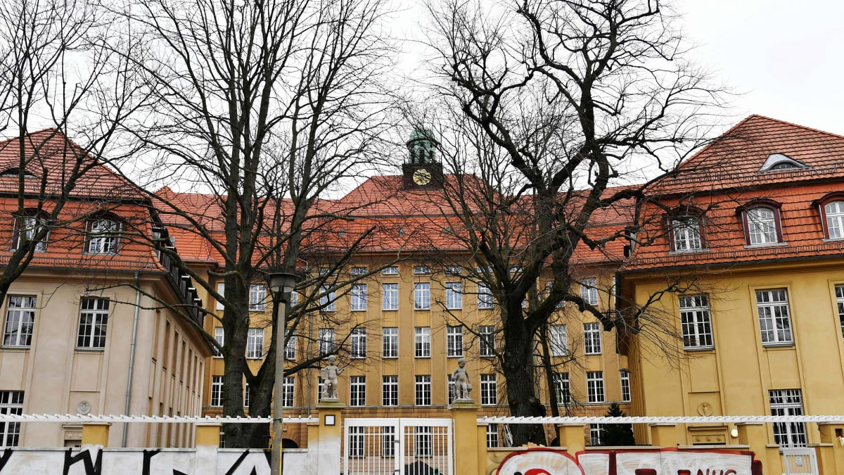 Kuvassa on Berliinissä suljettu Emanuel-Lasker-Oberschulen koulu.