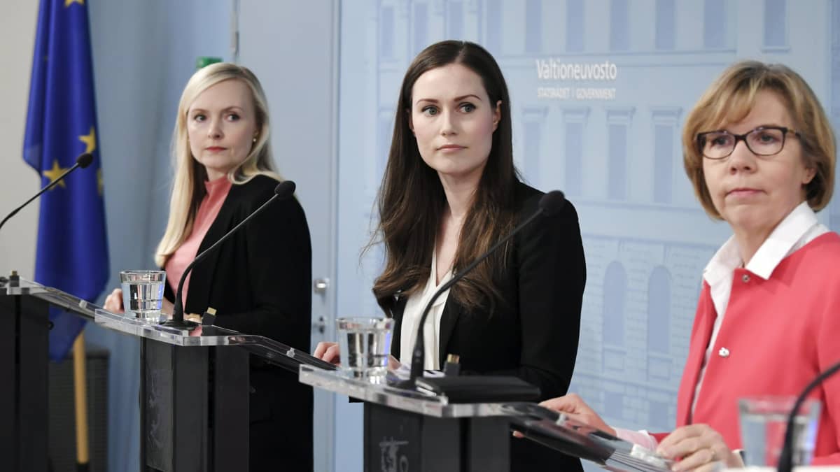 Kuvassa on Maria Ohisalo, Sanna Marin ja Anna-Maja Henriksson.