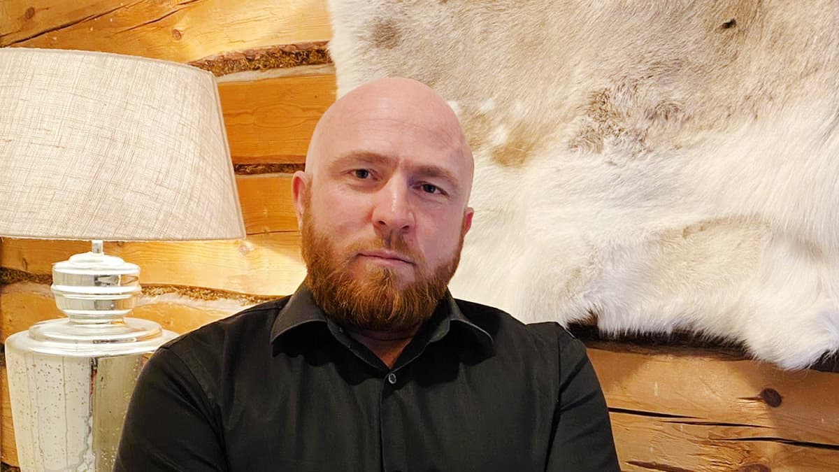 Kuvassa on Onni Sarmaste.