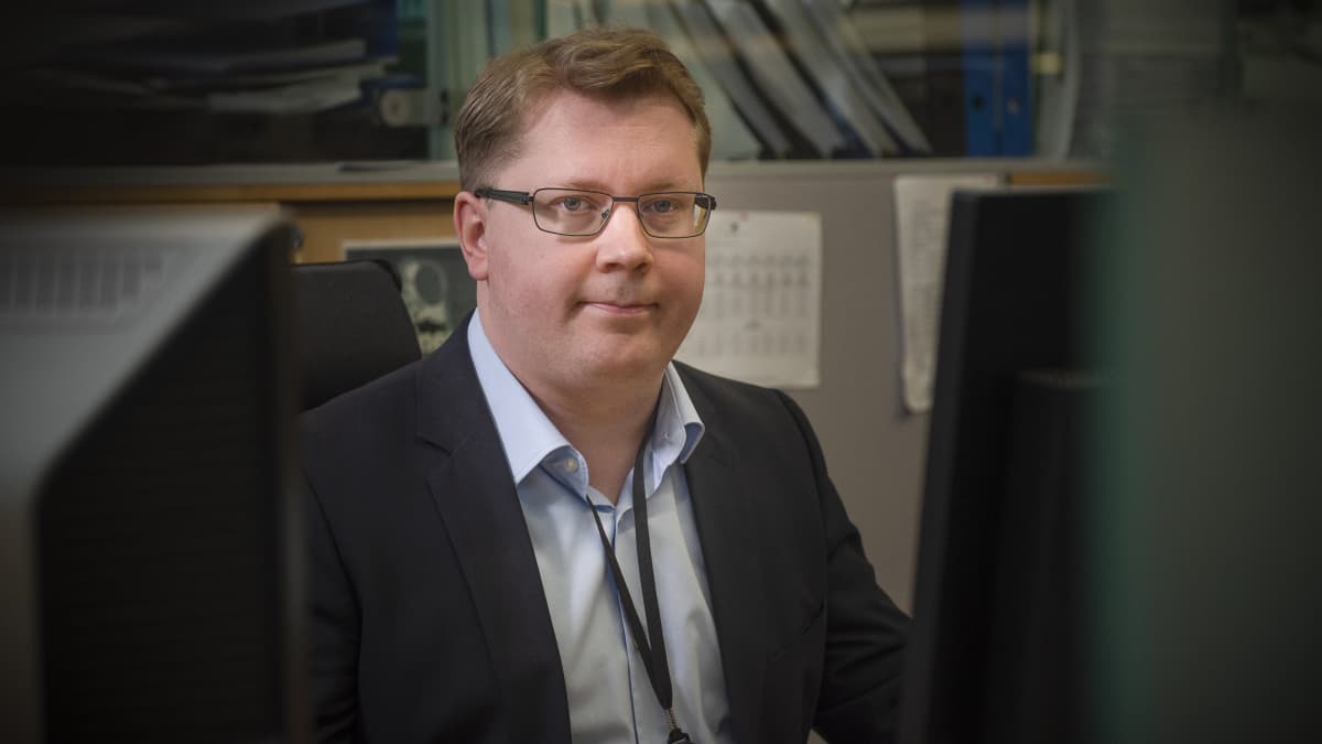 Kuvassa Niko Herrala Suomen Pankista.