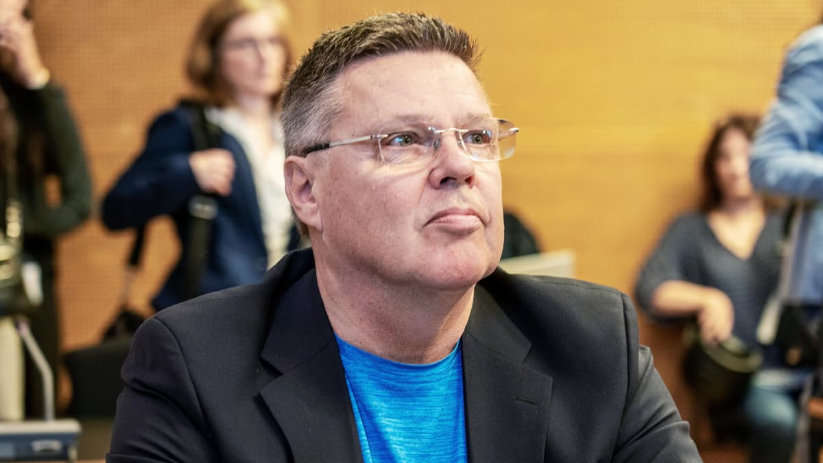 Helsingin huumepoliisin ex-päällikkö Jari Aarnio oikeudenkäynnissä maanantaina 8. kesäkuuta.