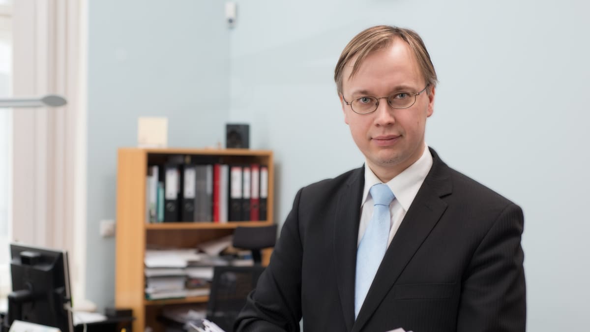 Viron keskuspankin ekonomistin Peeter Luikmelin mielestä Viron pitää luoda hyvinä aikoina puskureita huonompien kausien varalle. 