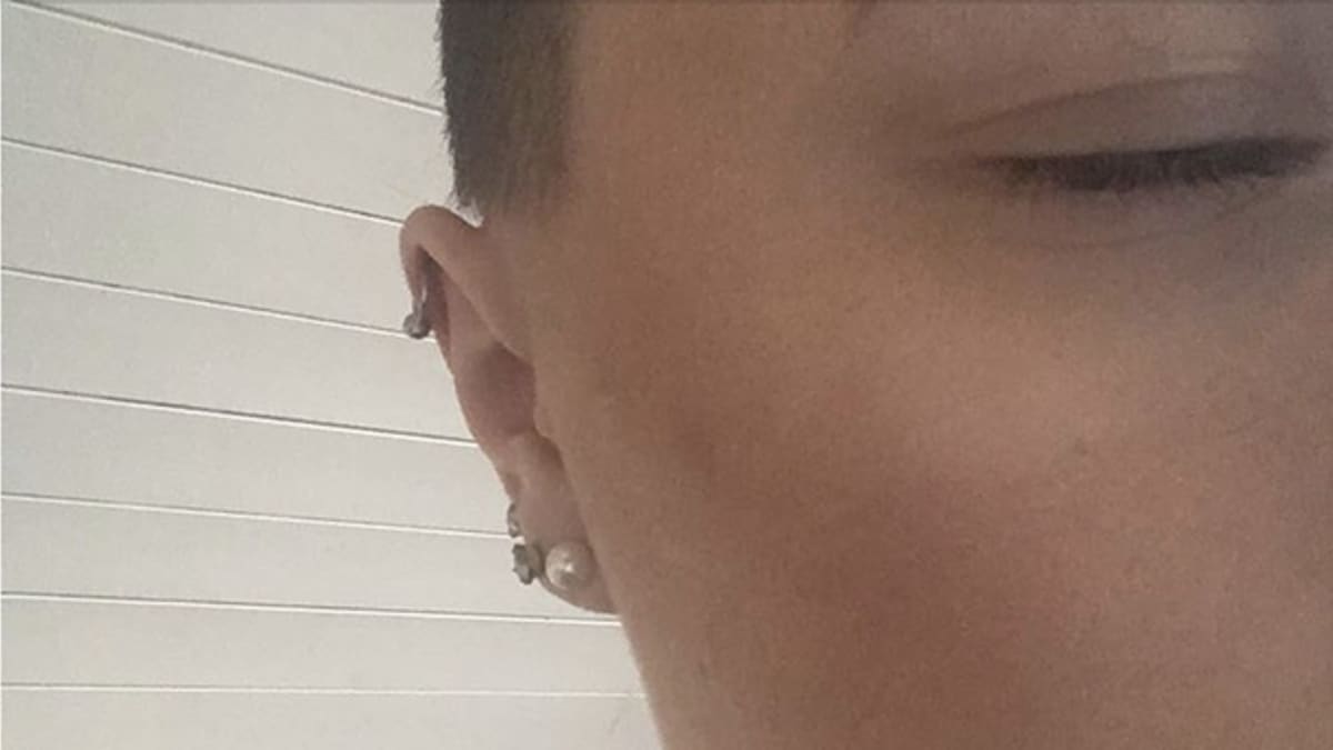 Andrinen Insta-ryhmässä julkaisema kuva, jossa näkyy puolet hänen kasvoistaan ja suljettu silmä.