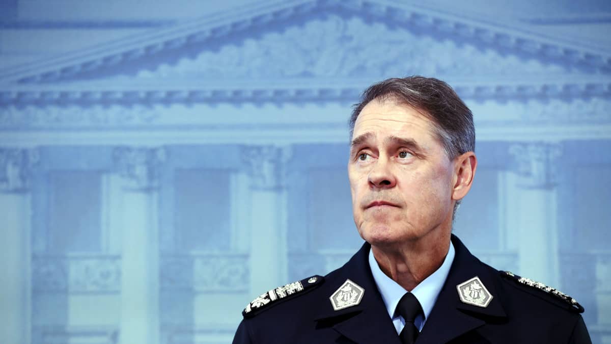 Poliisiylijohtaja Seppo Kolehmainen esitteli poliisibarometrin tuloksia Helsingissä 15. heinäkuuta 2020.