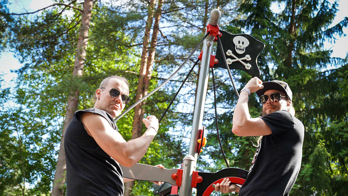 Saarihelvetti, Ensiferum