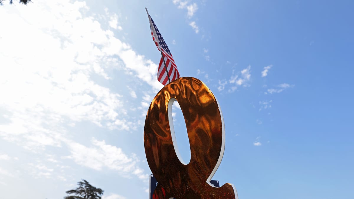QAnon symboli Beverly Hills, California 22.elokuuta 2020