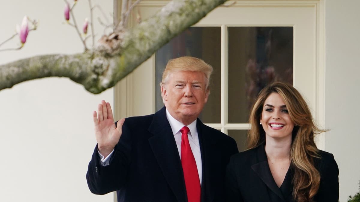 Kuvassa ovat Donald Trump ja Hope Hicks maaliskuussa 2018.