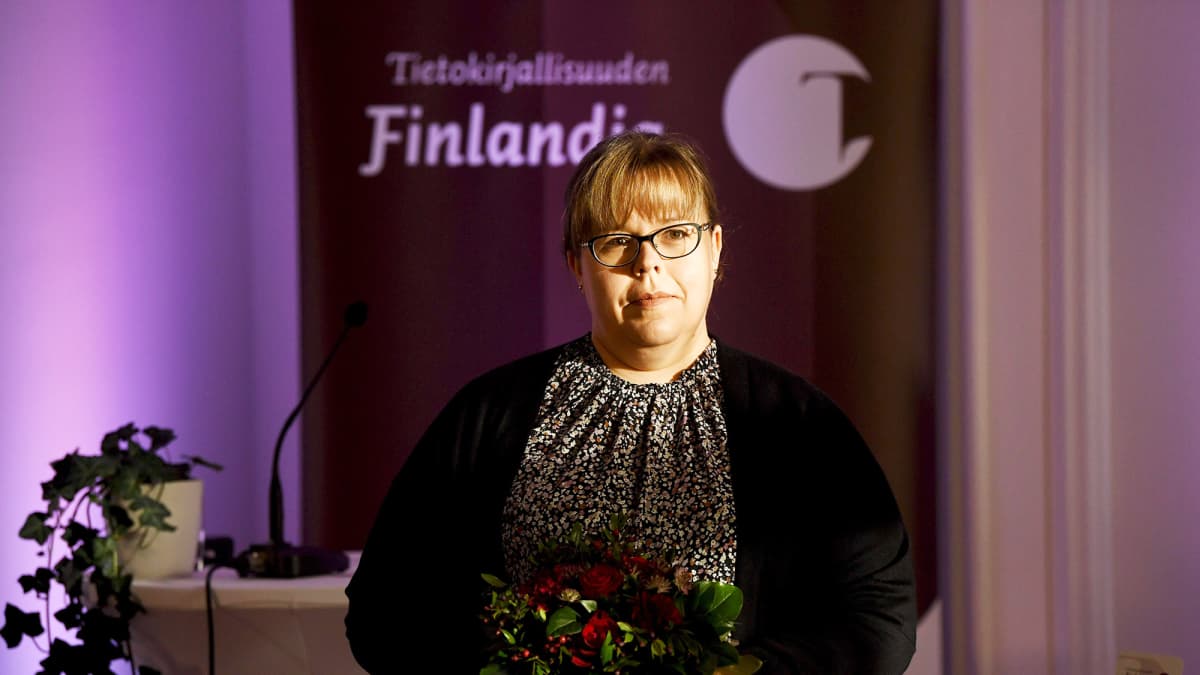  Leena Malkki tietokirjallisuuden Finlanda-palkinnon ehdokkaiden julkistustilaisuudessa Helsingissä.