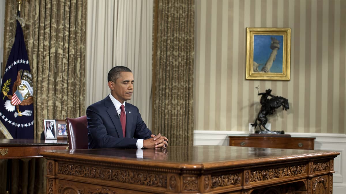 Barack Obama valmistautuu lehdistötilaisuuteen 2010.