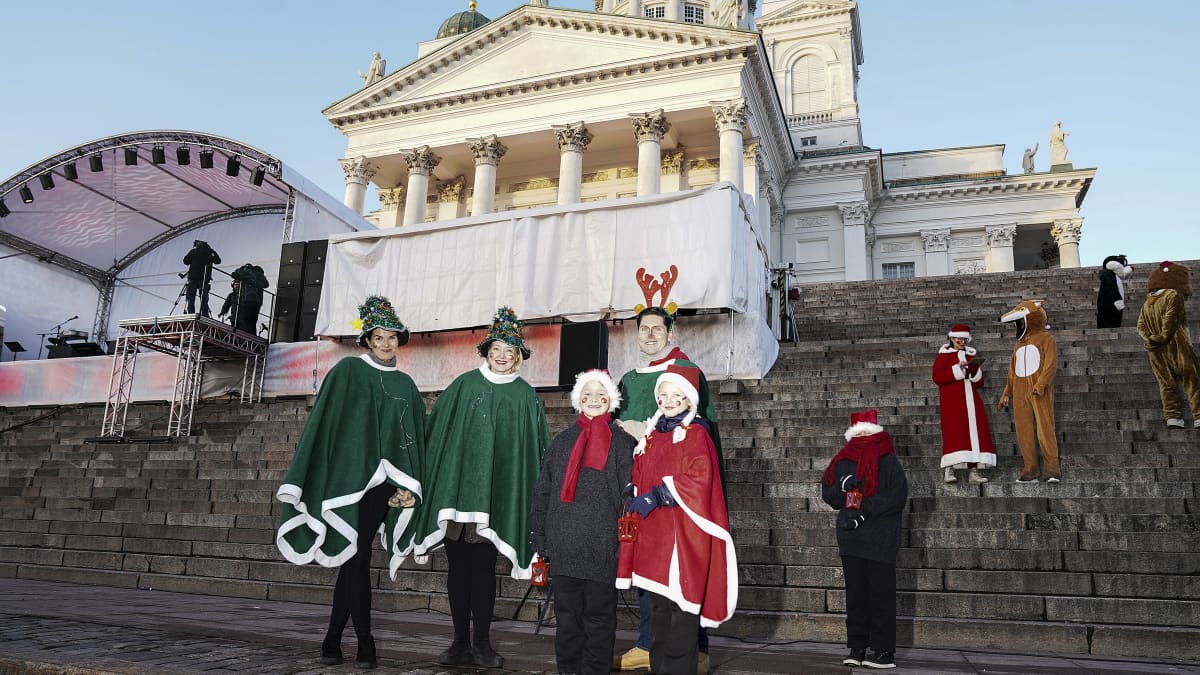 Helsingin jouluavausta 2020 vietettiin Senaatintorilla sunnuntaina aurinkoisessa säässä.