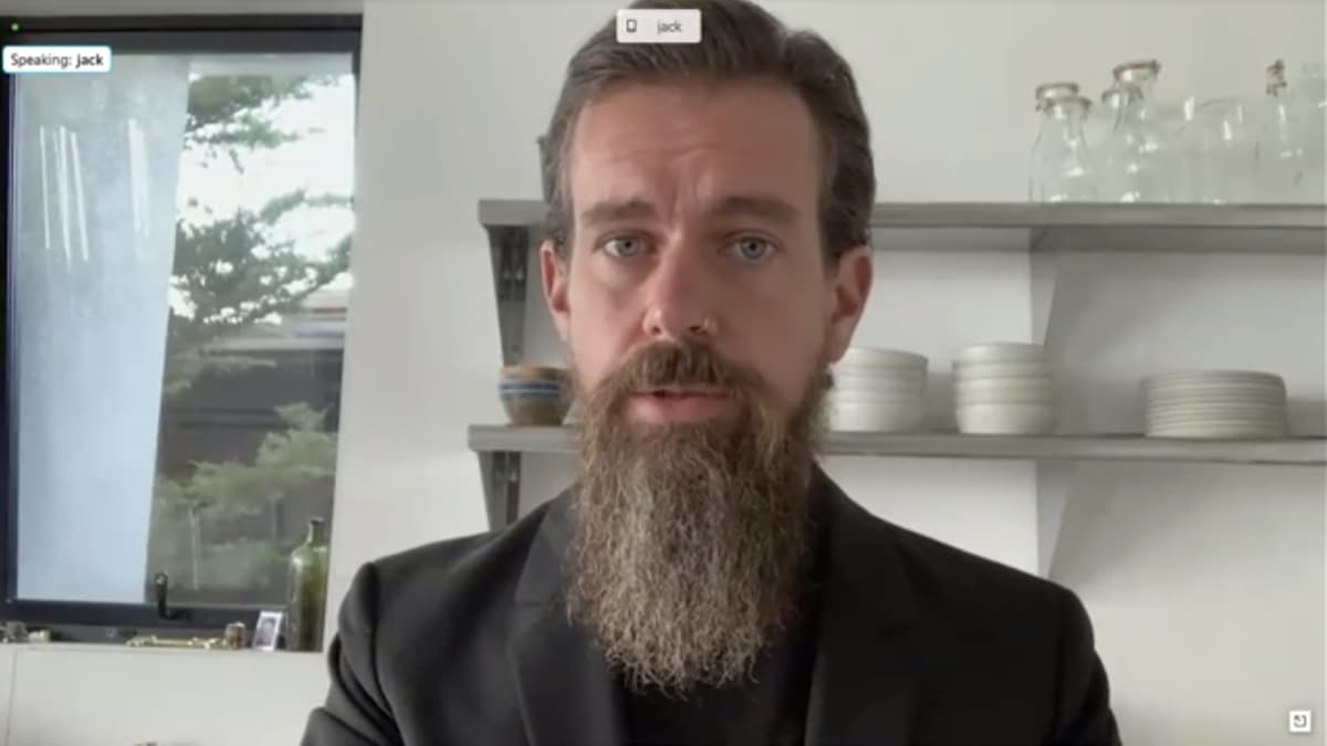 Levottomuuksien jälkeen Twitterin toimitusjohtaja Jack Dorsey antoi Trumpille 12 tunnin porttikiellon palveluunsa. Facebookin porttikielto on voimassa vähintään kaksi viikkoa. 