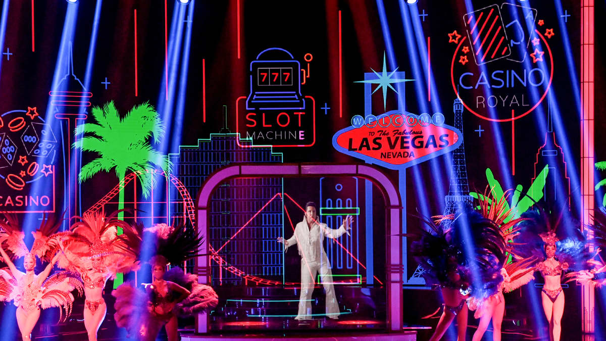 Elviksen hologrammi esiintymässä Jubilee teatterissa Las Vegasissa marraskuussa 2020.