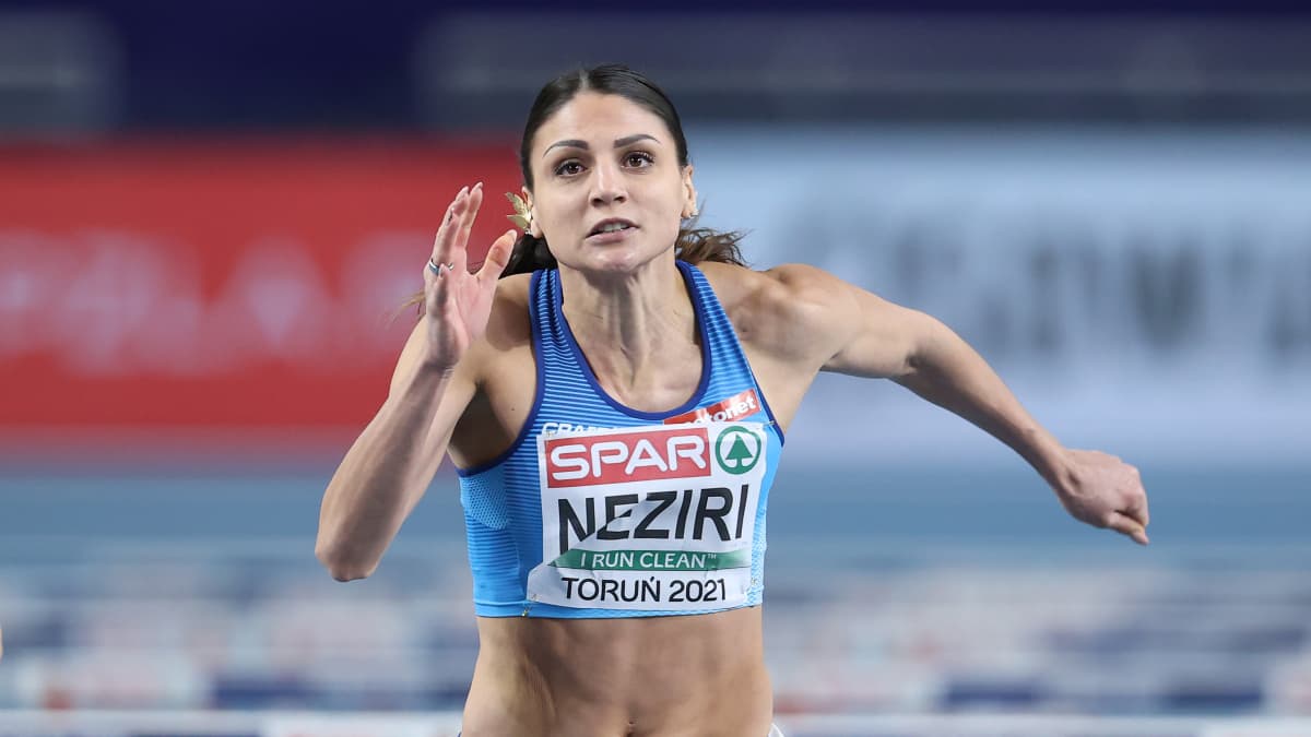 Nooralotta Neziri Puolan Torunissa.