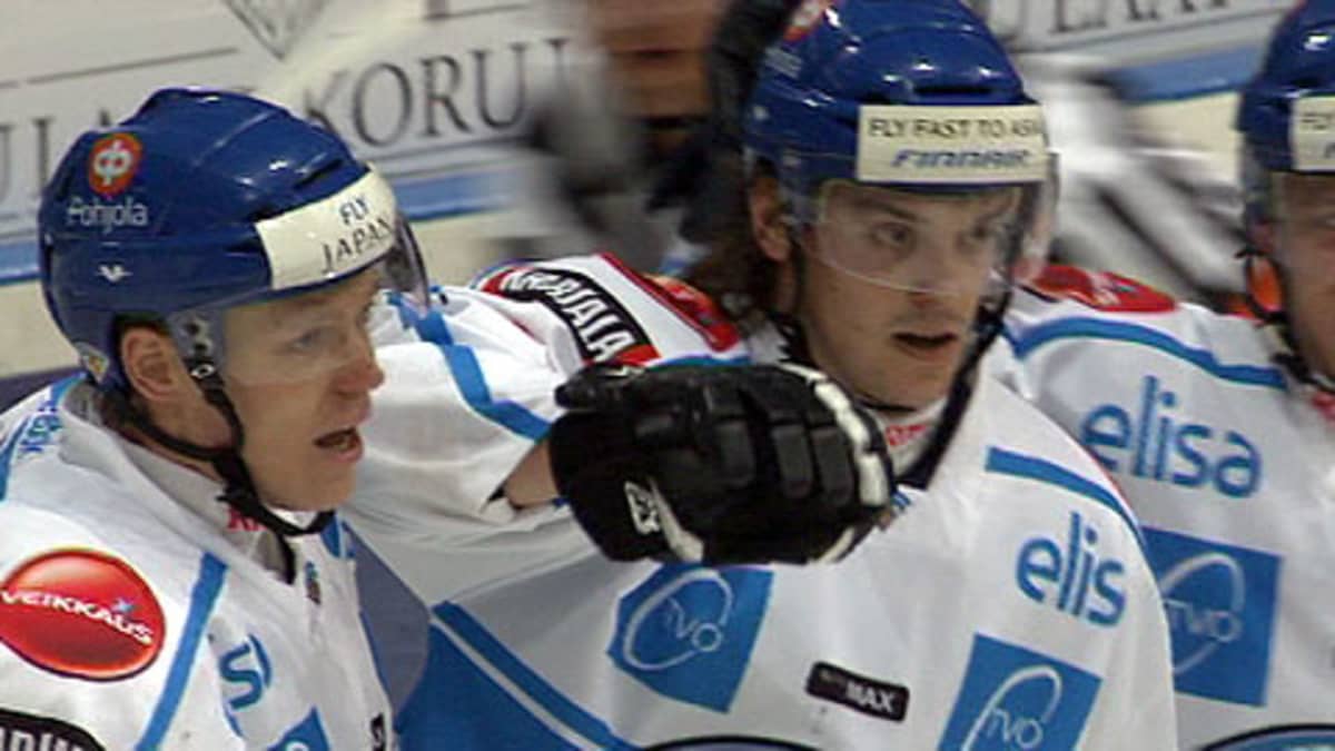 Janne Niskala ja Juhamatti Aaltonen juhlivat.