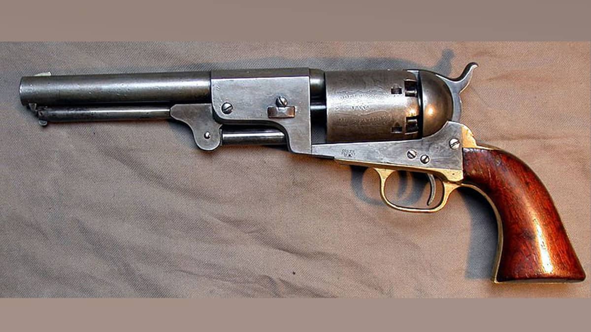Yksi ensimmäisistä Colt-revolvereista suunniteltiin vuonna 1848 Yhdysvaltain armeijan ratsujoukoille