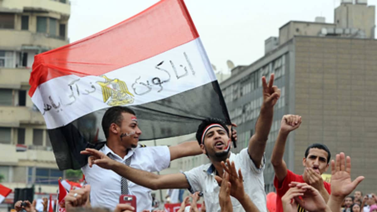 Noin 200 000 egyptiläistä kokoontui perjantaina Kairon Tahrir-aukiolle mielenosoitukseen. 