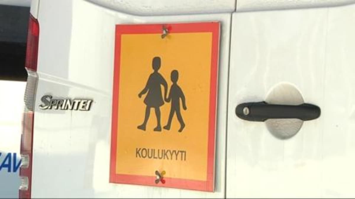 Koulukyyti.
