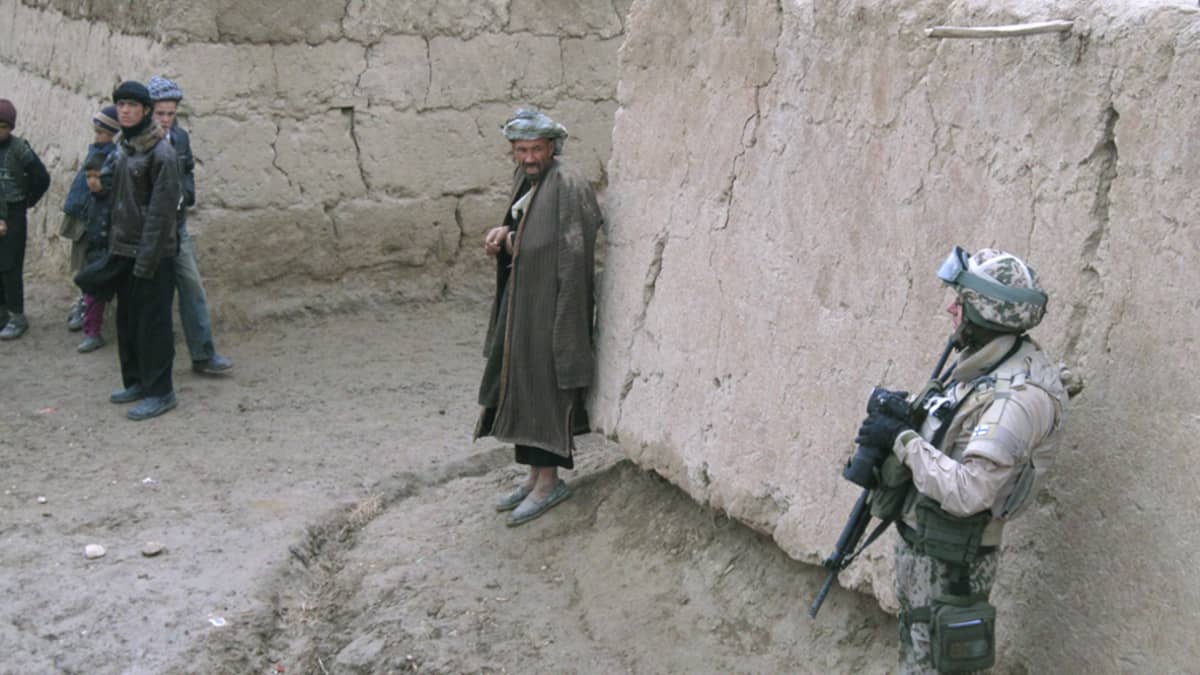 Suomalaiset rauhanturvajoukot Afganistan kylänmies