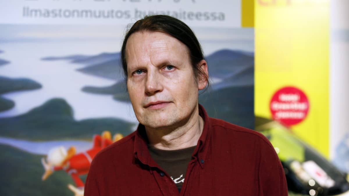 Kaj Stenvall on ilmastonmuutoksen asialla Kivikeskuksen kesänäyttelyssä.