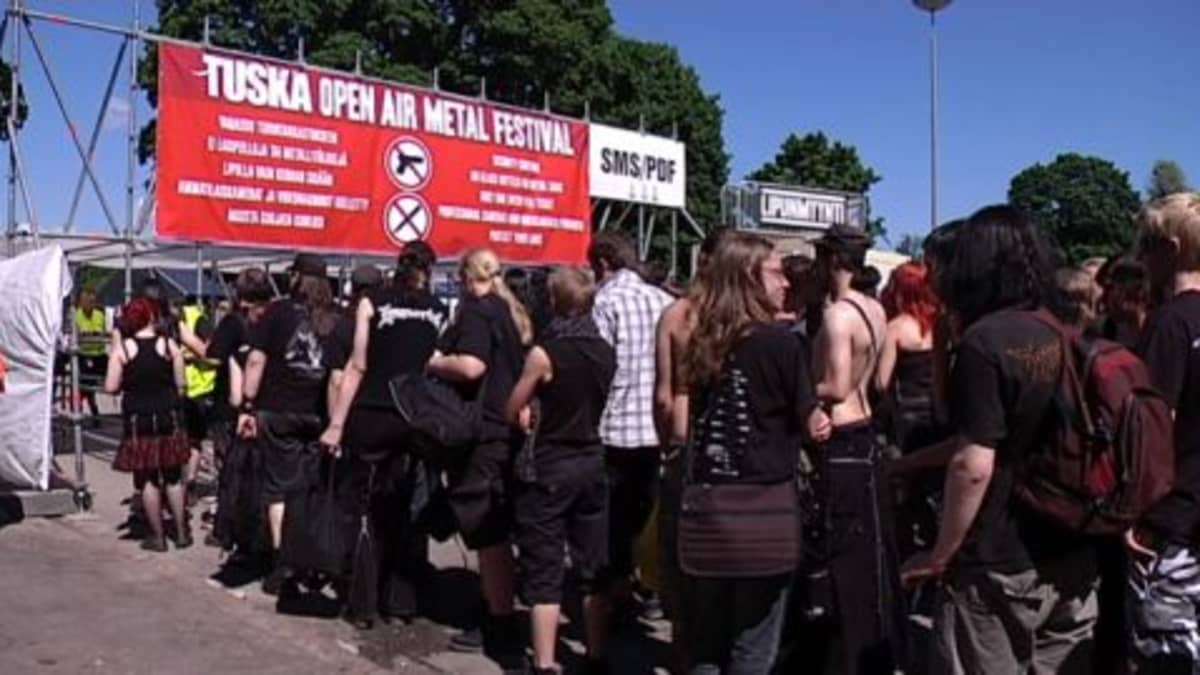 Vuoden 2009 Tuskan festarikansaa.