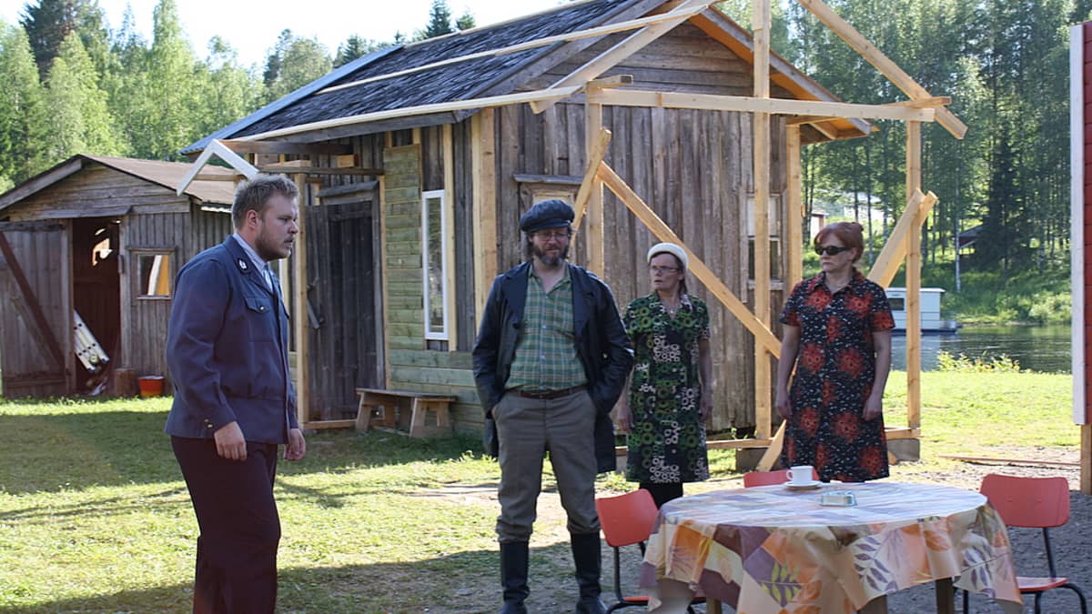 Kyllä kylä tietää-näytelmä kesällä 2010.