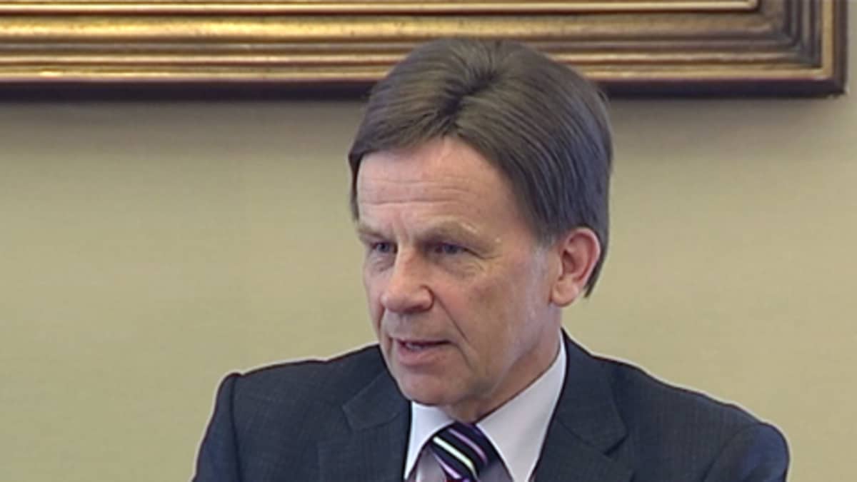 Kuvassa elinkeinoministeri Mauri Pekkarinen.
