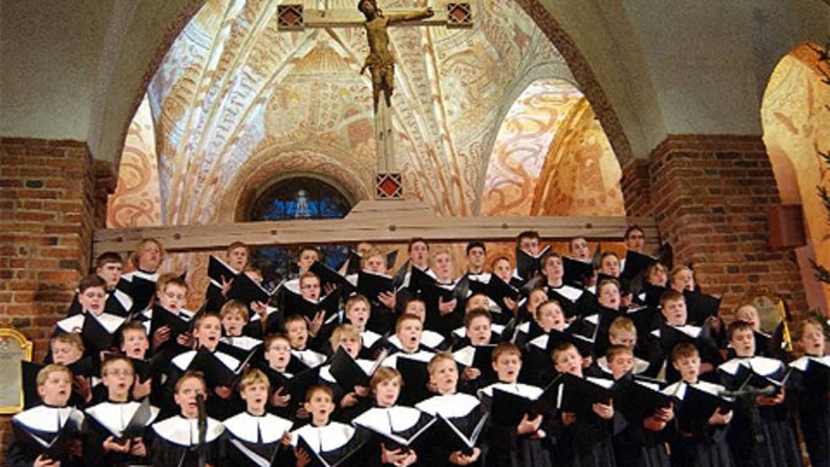 Cantores Minores-kuoro esiintymässä